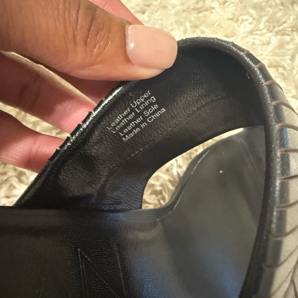 Deltan Women's Kelsea Leather Toe Loop Dress Sandals Black Size 10 M - Picture 6 of 16